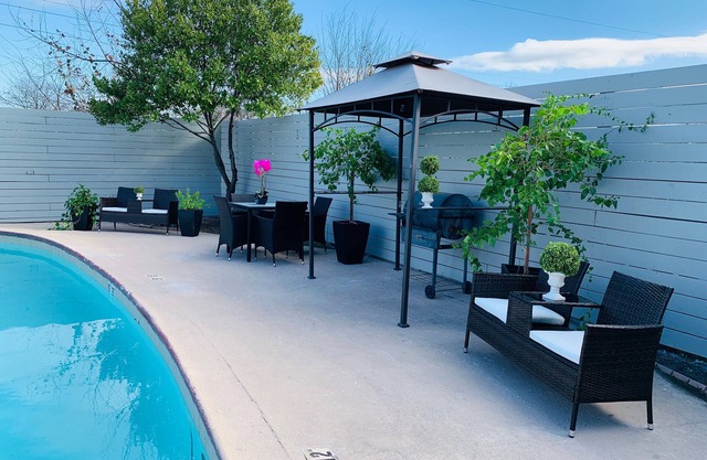 Stratus Suites - Boutique Hotel