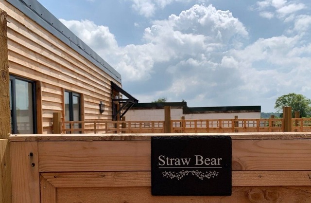 Straw Bear For up to 2 Persons