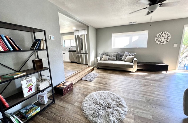 Strawberry Bear Farm & Garden - Cozy 3-BR farmhouse with WiFi, AC in Strawberry
