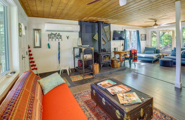 Strawberry Cabin Rental w/ Deck & Mountain Views!