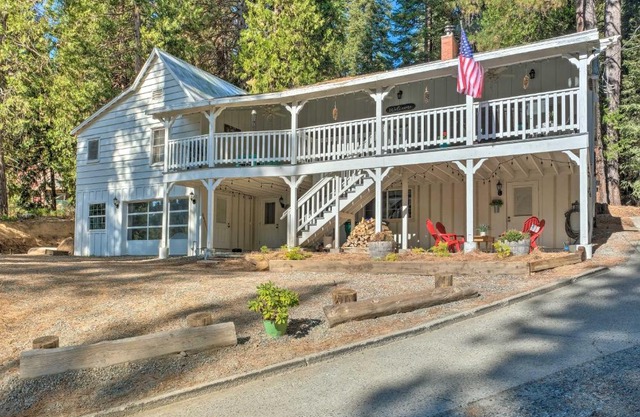 Strawberry Hill Cabin 5 Mi to Skiing and Lake