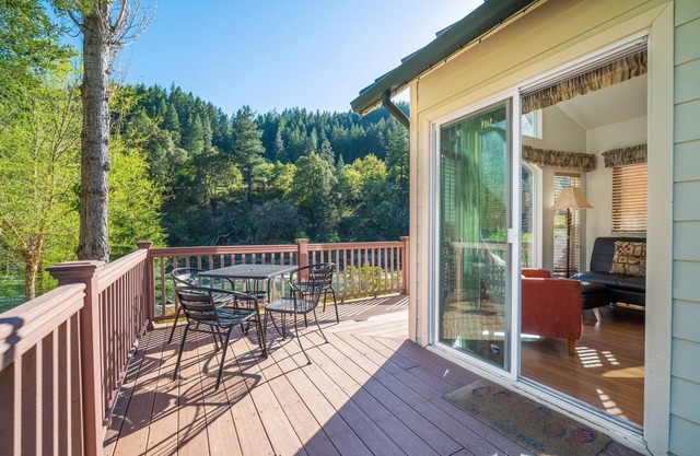 Strawhouse Resorts on the Beautiful Trinity River