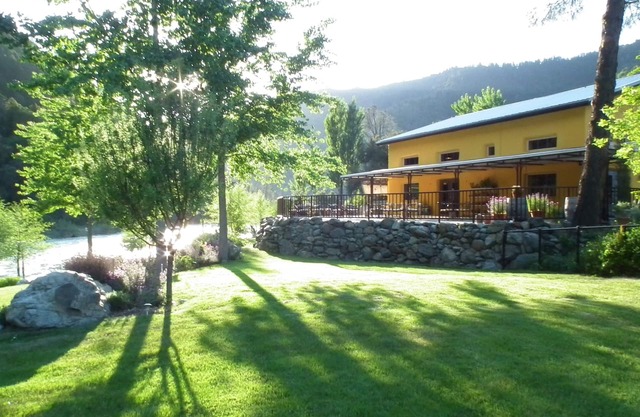 Strawhouse Resorts