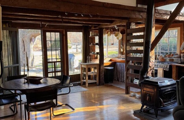 Streamside Cottage @ Sticks & Stones Farm