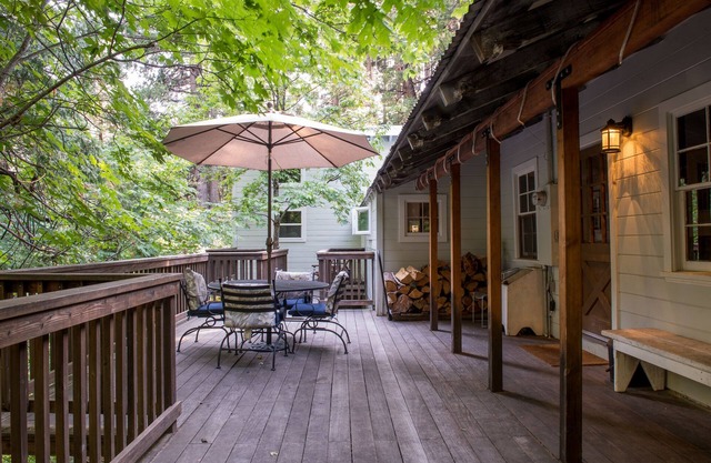 Streamside Deck und entspannende Sierra nach Hause