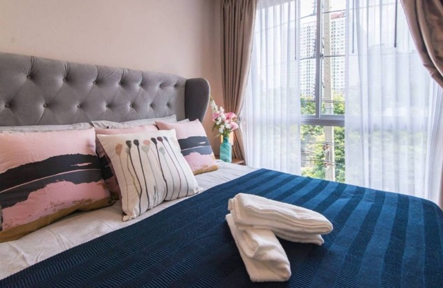 Straße Lebensmittel direkt vor dem Ort / 3ppl APT, Khet Khlong Toei