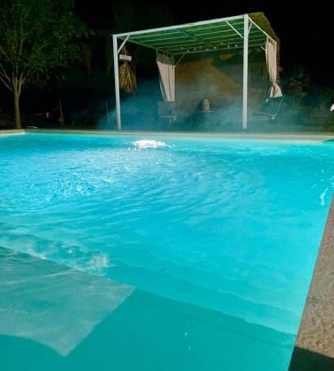 Strelitzia's house with heated pool , private garden and private parking & wi-fi