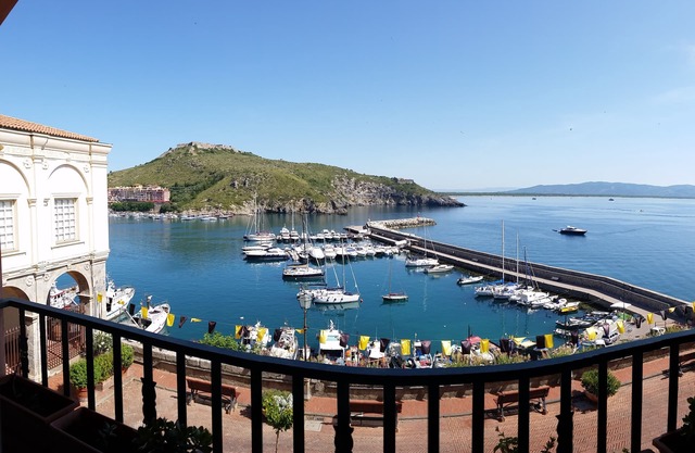 ERSTAUNLICHER MEERBLICK IM DORF VON PORTO ERCOLE
