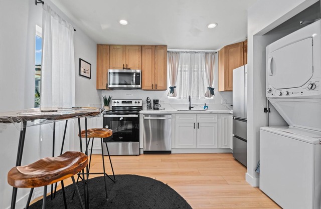 Strict No Parties, New Modern Clean Cozy Home