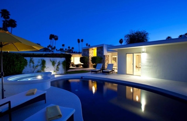 Auffallende moderne 3 Schlafzimmer, 3 Bäder ganz privat Hollywood Regency Pool Home
