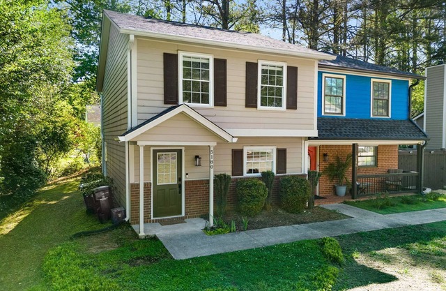 Stroll to Downtown Alpharetta & Avalon Shops