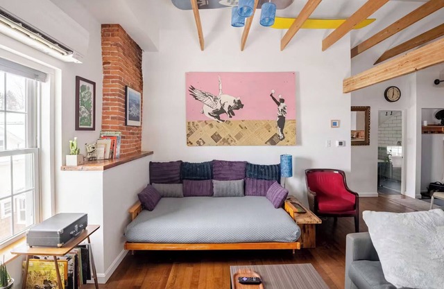 Stroll to UVM & Church St, cozy 1-bdrm Burlington apt