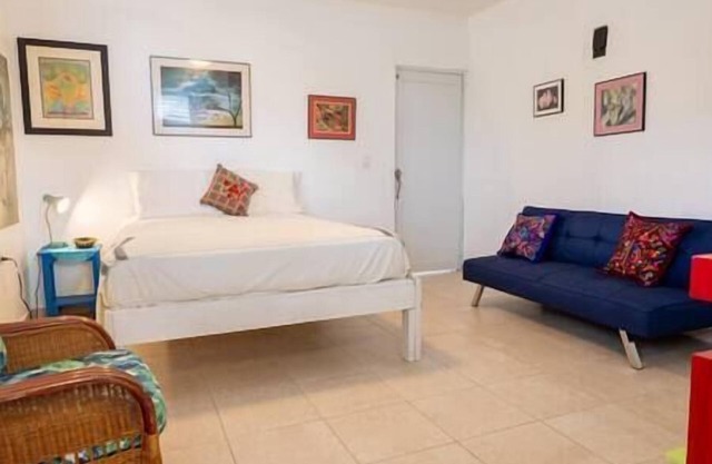 Studio 1 Tinima: Garden Access, Beachfront property