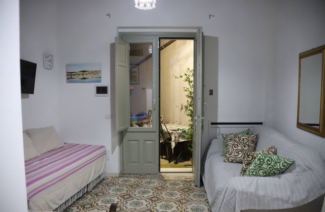 STUDIO 18 centre of old town two minuted close to seaside