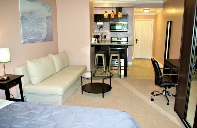 Studio #4, private entrance/kitchen/bathroom
