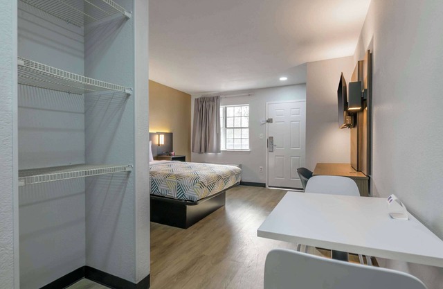 Studio 6 Columbus, GA – Columbus Airport