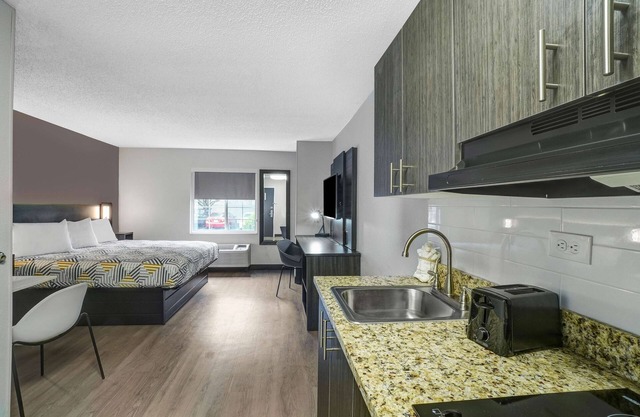 Studio 6 Duluth, GA - Near Gas South District