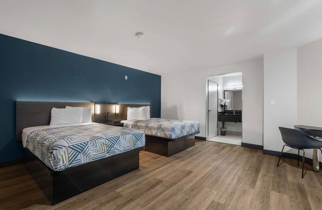 Studio 6 Suites Escondido, CA