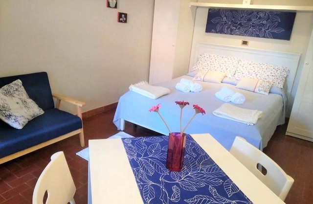 Studio apartment near the sea, with garden and private parking " The Seagull"