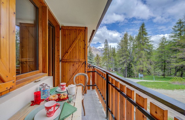 Studio Abete Rosso 500m From Ski, Sauze d'Oulx, Italy