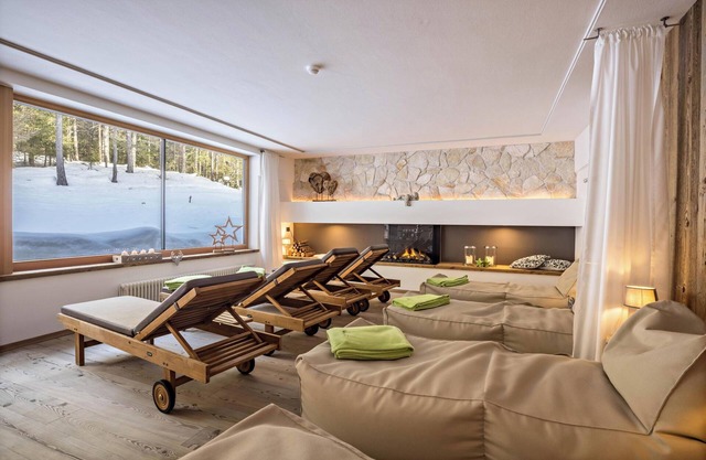 Einzimmerapartment "Ciasa ai Pini 208" in der Nähe von Skiliften mit Bergblick Garten & Sauna