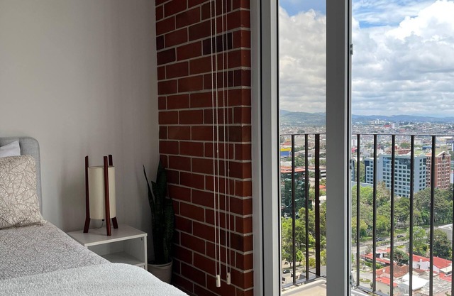 Studio apartment in Zone 10!