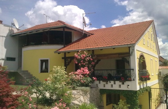 Studio-Apartment mit Terrasse und Garten