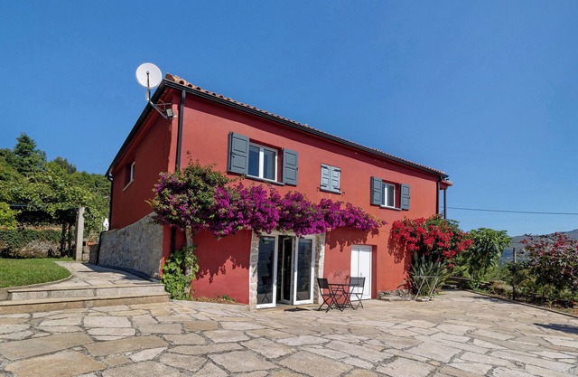Studio Apartment ' with Mountain View, Shared Pool and Wi-Fi