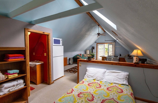 Studio Apartment at Top of the Hill