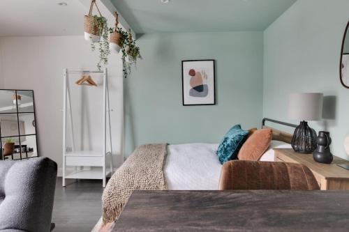 Studio Apartment - Central Chelmsford Location