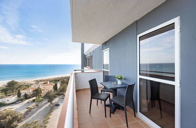 Einzimmerwohnung 'Estúdio Vista Mar Atlântico' mit Meerblick, Pool und WLAN