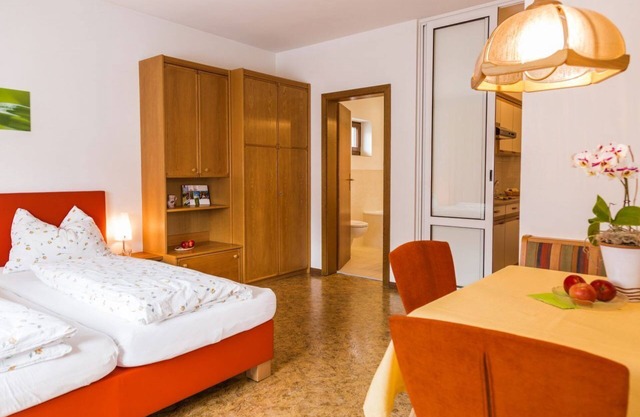 Einzimmerapartment 'Ferienwohnung Lanz 3' mit Bergblick, Privatem Garten und WLAN