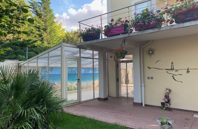 Einzimmerapartment "Indépendant" mit privater Terrasse, privatem beheizten Pool und WLAN
