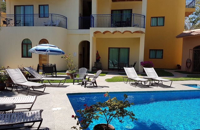 Studio apartment in great location with a beautiful pool/garden area.