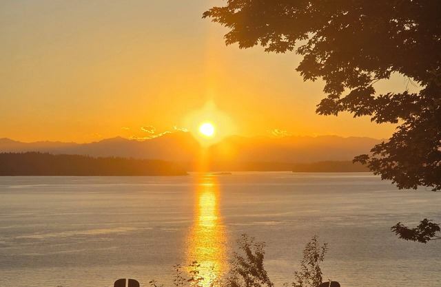 Studio apartment in Seahurst w/access to the Salish Sea