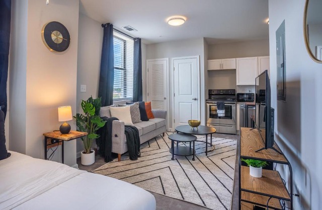 Studio Apartment in the heart of Downtown Mobile!!