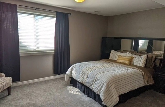 Studio apartment in walk out basement with amazing city view!