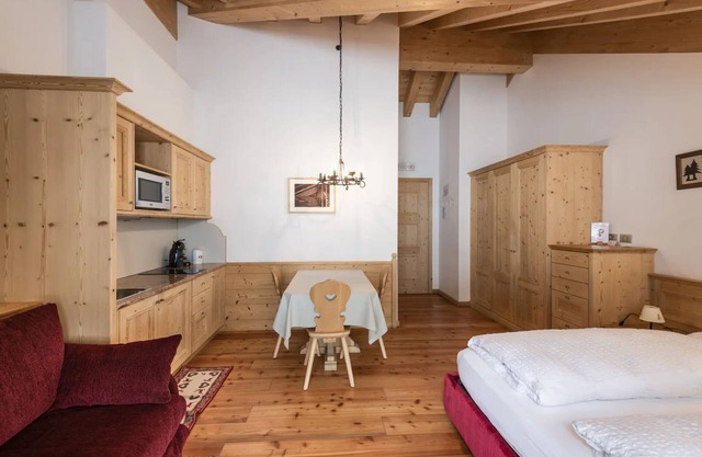 Einzimmerapartment 'Appartamento Mono 3 - Marmolada' mit Bergblick, Gemeinschaftsgarten und WLAN