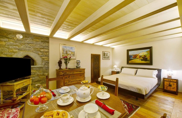 Studio Apartment 'Le Bourg Charmant - Coeur d’hiver' with Mountain View, Shared Garden and Wi-Fi