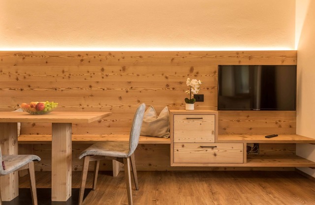 Einzimmerapartment "Mirko" mit Balkon, Bergblick, Garten & WLAN