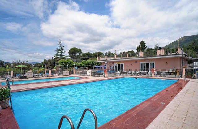 Einzimmerapartment "Monolocale Con Soppalco 43" mit Gemeinschaftspool, privater Terrasse und WLAN