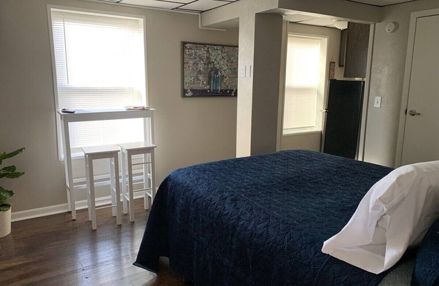 (25)-Studio-Apartment-Eigenes Badezimmer-Stadtblick
