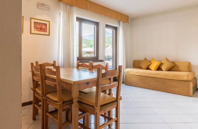 Einzimmerwohnung Residenz Comano Quadrifoglio 1 mit Bergblick, WLAN und Terrasse; Parkplätze vorhanden, Haustiere erlaubt