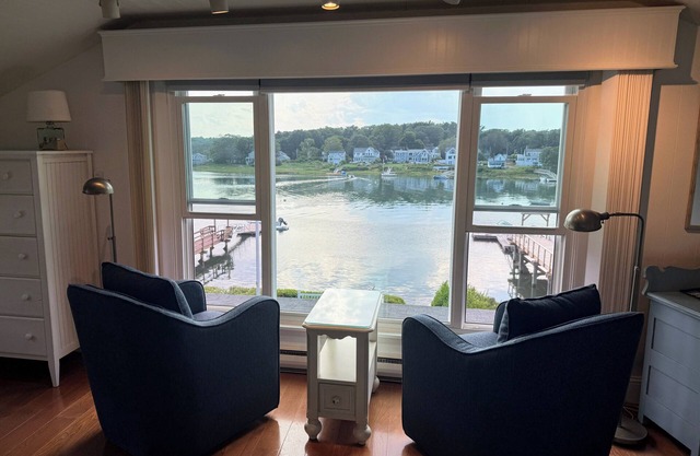 Studio apartment with harbor views