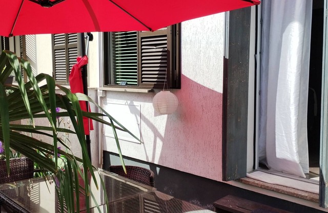 Studio apartment with patio, minutes from the airport and downtown Bergamo.
