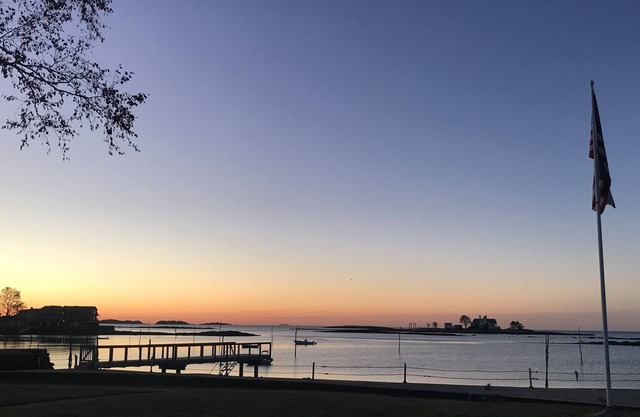 Studio apartment with water views and access to beach, newly remodeled