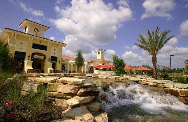 Studio Apt in Orlando resort onsite: pools, golf, arcades, cabanas etc.