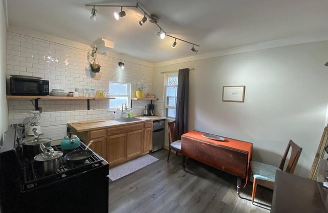 Studio Apt w Garden