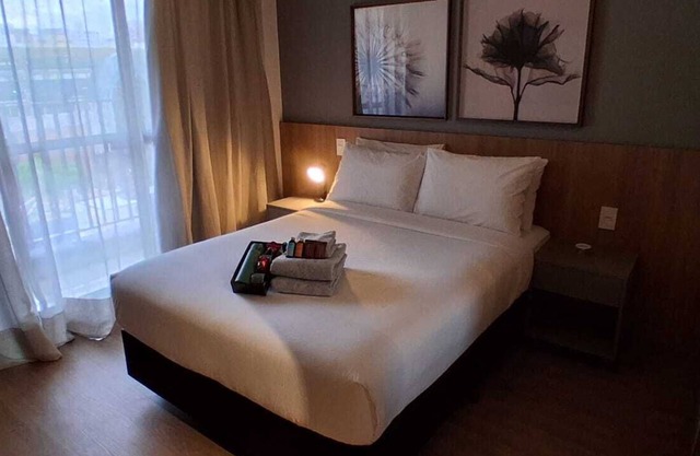 Studio Aronni next to Ibirapuera Shopping Mall