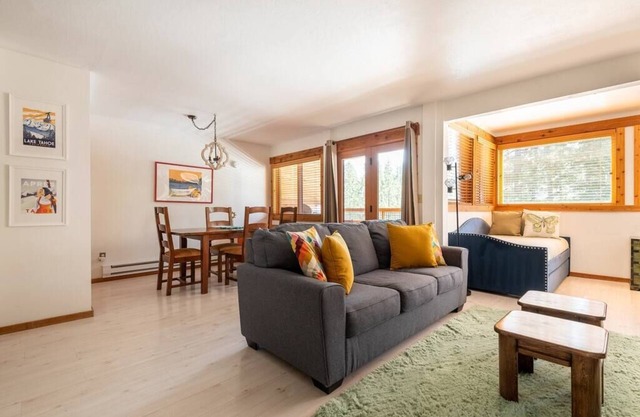 Studio by Palisades Tahoe w/ pool & tub access.